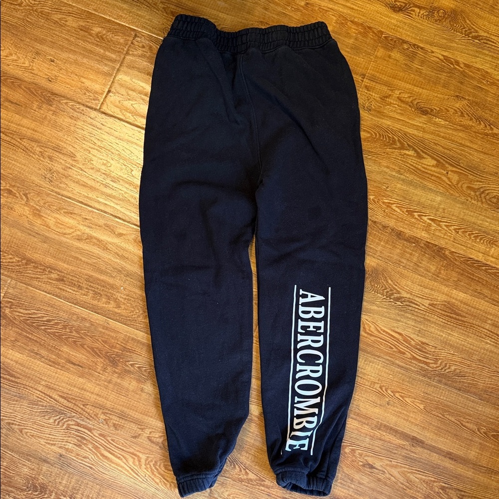 Boys Abercrombie & Fitch black sweatpants with Logo - Picture 2 of 3